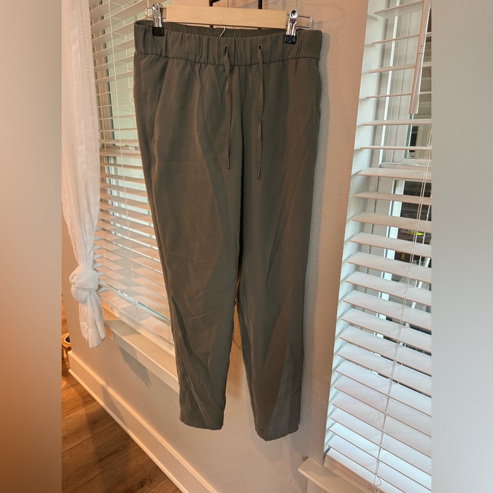 Lululemon size 6 joggers